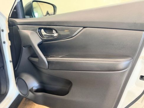 Used 2014 Nissan Rogue SL w/ SL Premium Package image 18