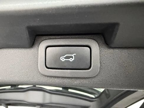 Used 2020 Land Rover Discovery Landmark AWD/4WD image 47
