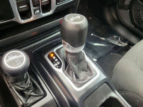 Used 2021 Jeep Wrangler Unlimited Sport AWD/4WD image 46