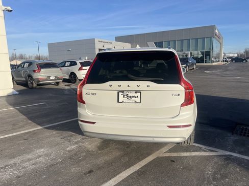 Used 2022 Volvo XC90 T6 Momentum w/ Climate Package image 3