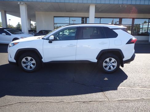Used 2021 Toyota RAV4 LE image 2