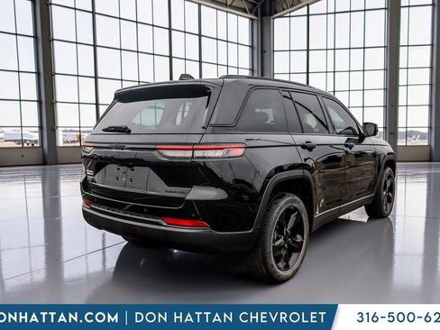 Used 2023 Jeep Grand Cherokee Limited w/ Black Appearance Package AWD/4WD image 38