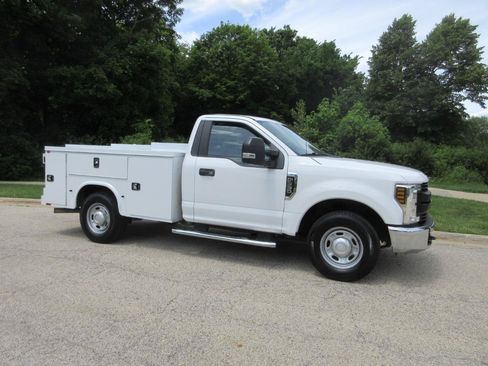 Used 2019 Ford F350 XL w/ Power Equipment Group RWD image 4