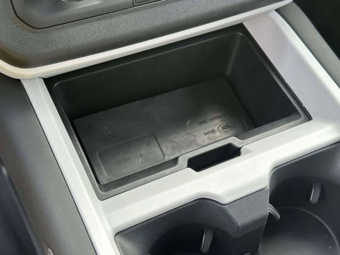 Used 2025 Land Rover Defender 110 S image 32