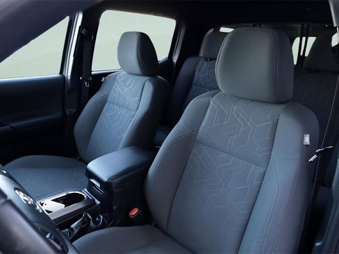 Used 2017 Toyota Tacoma TRD Off-Road image 19