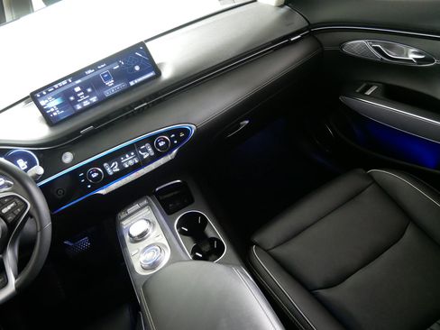 Used 2023 Genesis Electrified GV70 AWD/4WD image 11