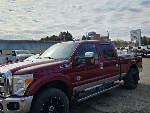 Used 2013 Ford F250 Lariat w/ Chrome Pkg image 2