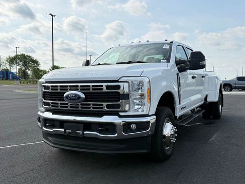 Used 2024 Ford F350 XLT AWD/4WD image 3