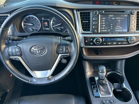 Used 2017 Toyota Highlander Limited image 14