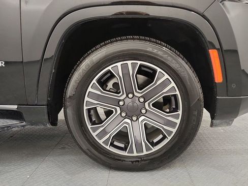 Used 2024 Jeep Wagoneer L Series II w/ Flexible Seating Group AWD/4WD image 27