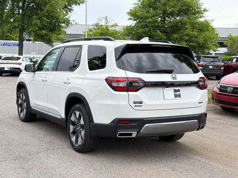 New 2026 Honda Pilot Touring image 3