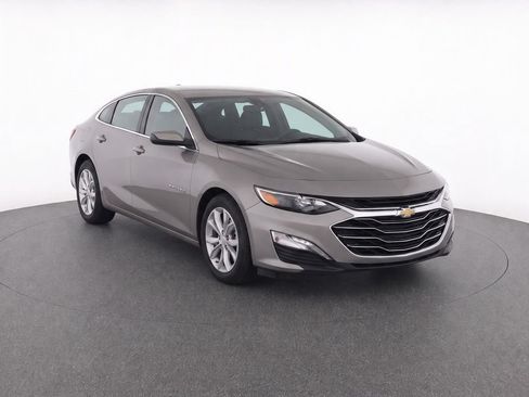 Used 2025 Chevrolet Malibu LT FWD image 2