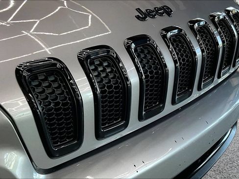Used 2018 Jeep Cherokee Latitude w/ Altitude Package AWD/4WD image 32