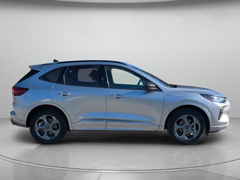 Certified 2023 Ford Escape ST-Line w/ Tech Pack #1 AWD/4WD image 39