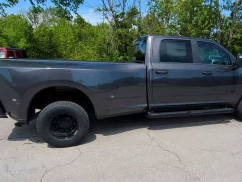 New 2026 RAM 3500 Laramie w/ Night Edition AWD/4WD image 9