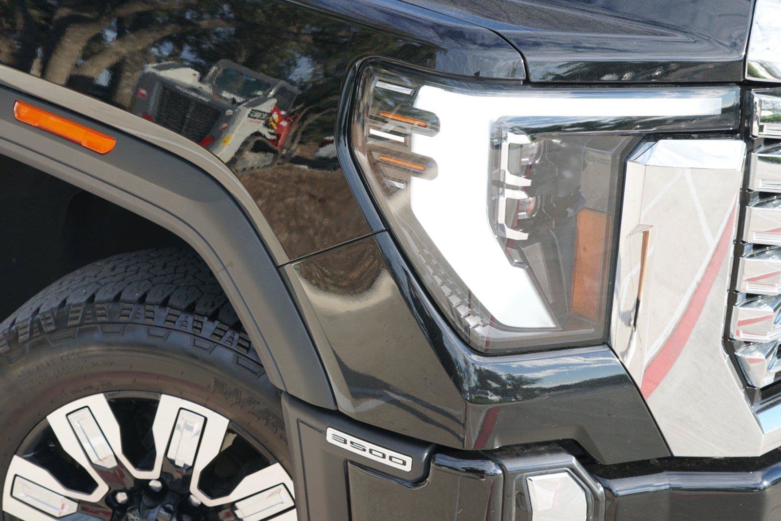 Used 2024 GMC Sierra 3500 Denali w/ Technology Package AWD/4WD image 3