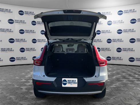 Used 2021 Volvo XC40 T5 Momentum image 11