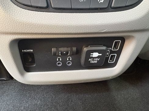 Certified 2022 Honda Pilot Touring image 32