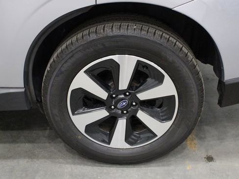 Used 2018 Subaru Forester 2.5i Premium w/ All-Weather Package image 41