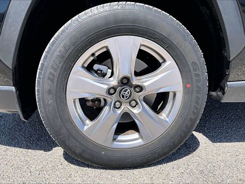 Used 2025 Toyota RAV4 XLE FWD image 9