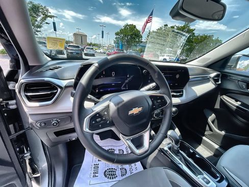 Used 2024 Chevrolet TrailBlazer LT w/ Convenience Package FWD image 10