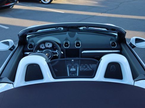 Used 2019 Porsche 718 Boxster image 16