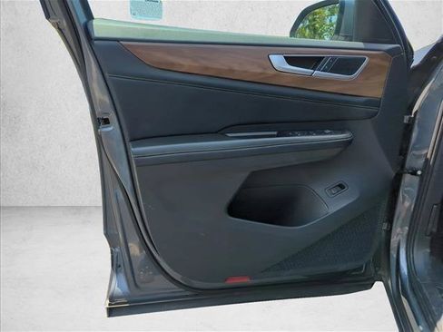Used 2024 Volkswagen Atlas SE FWD image 9