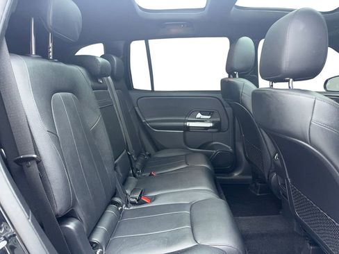 Used 2022 Mercedes-Benz GLB 250 w/ Premium Package Lite image 17