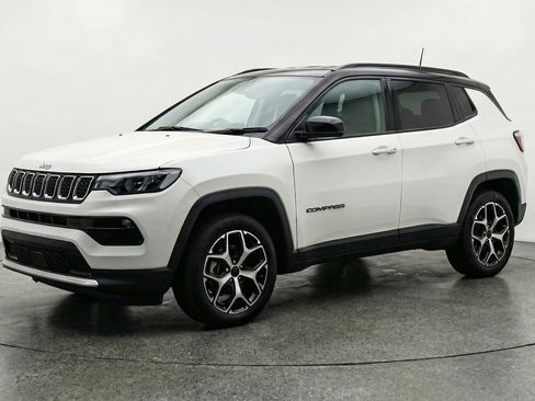 Used 2025 Jeep Compass Limited image 3