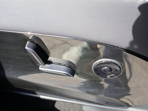 Used 2016 Tesla Model X 90D image 32