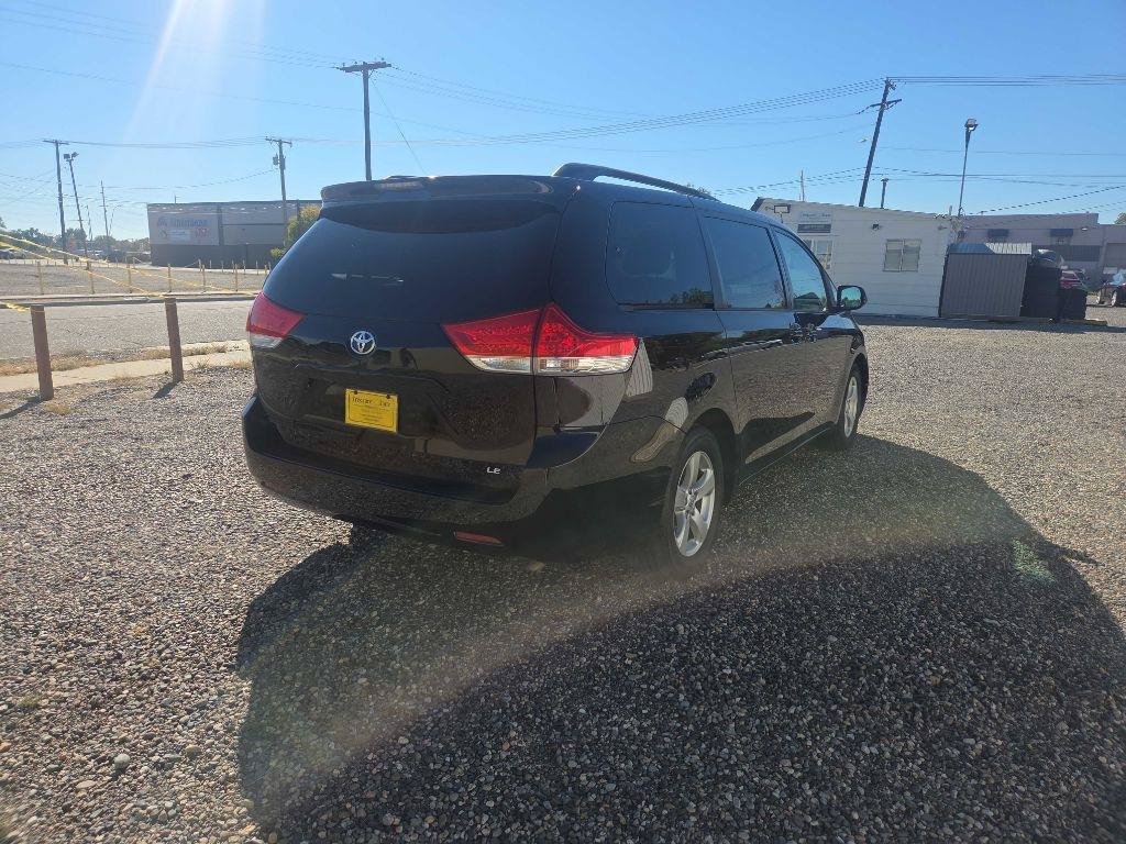 Used 2014 Toyota Sienna LE FWD image 5