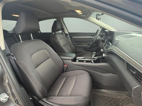 Used 2023 Nissan Altima 2.5 SV w/ SV Premium Package image 12