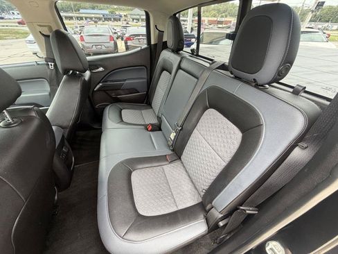 Used 2017 Chevrolet Colorado Z71 AWD/4WD image 11