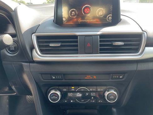 Used 2018 MAZDA MAZDA3 Touring FWD image 11
