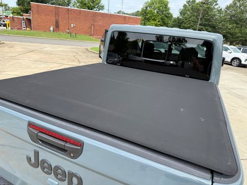 Used 2024 Jeep Gladiator Sport AWD/4WD image 25