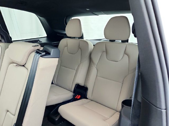 New 2026 Volvo XC90 B6 Plus w/ Protection Package Premier AWD/4WD image 29