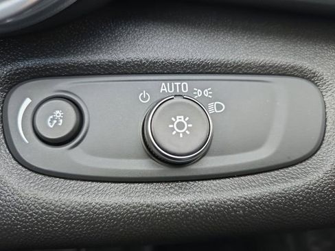 Used 2025 Chevrolet Trax LT w/ Driver Confidence Package image 10