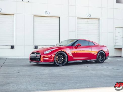 Used 2014 Nissan GT-R Premium image 40