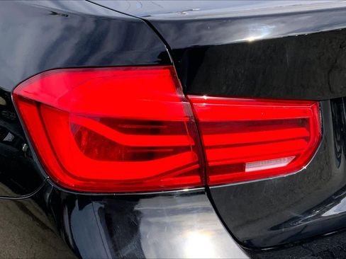 Used 2018 BMW 320i Sedan image 26