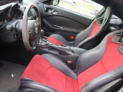 Used 2019 Nissan 370Z NISMO image 17