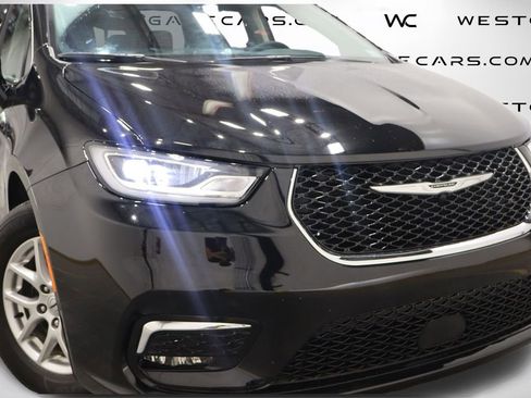 Used 2024 Chrysler Pacifica Touring-L image 43