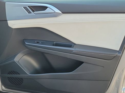 New 2026 Volkswagen Taos SE FWD image 9