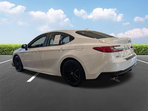 Used 2025 Toyota Camry SE FWD image 7