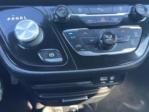 Used 2018 Chrysler Pacifica Touring Plus w/ S Appearance Package image 16