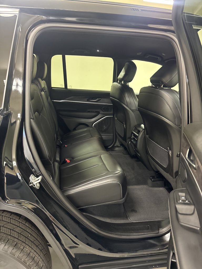 Used 2024 Jeep Grand Cherokee Limited AWD/4WD image 28