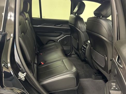 Used 2024 Jeep Grand Cherokee Limited AWD/4WD image 28