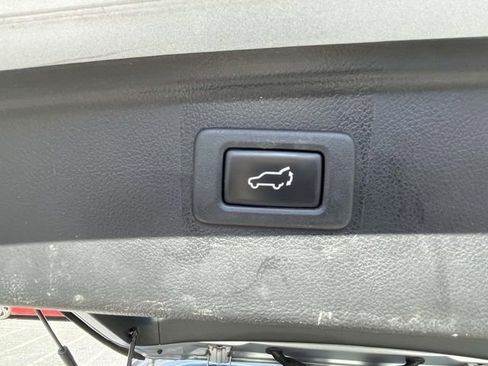 Used 2017 Subaru Outback 2.5i Limited image 12