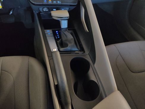 Used 2024 Hyundai Elantra SE image 26