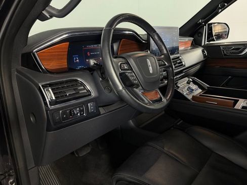 Used 2024 Lincoln Navigator Reserve image 23