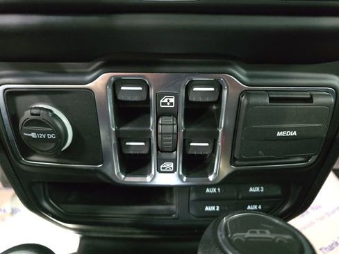 Used 2023 Jeep Gladiator Sport image 30